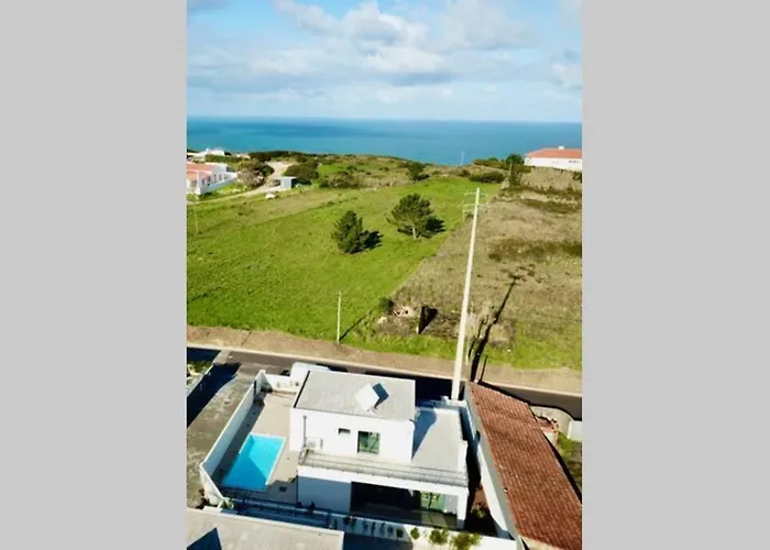 New And Modern 3 Bedroom Villa With Private Heated Pool Near Nazare